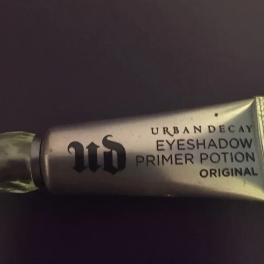 Eyeshadow prime